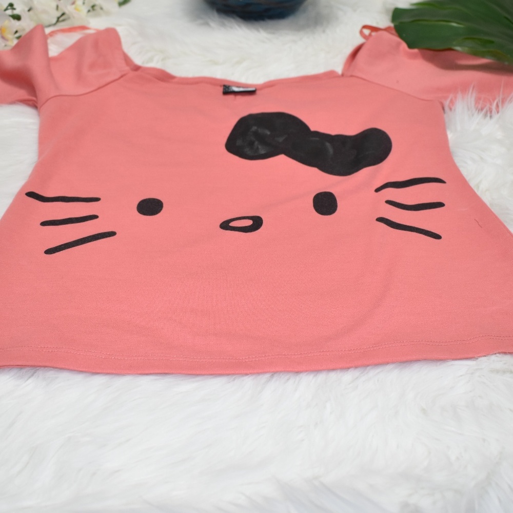 tops/ hello kitty